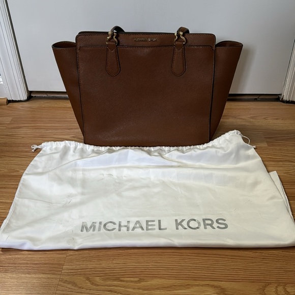 Michael Kora large tote with removable crossbody - Picture 3 of 9